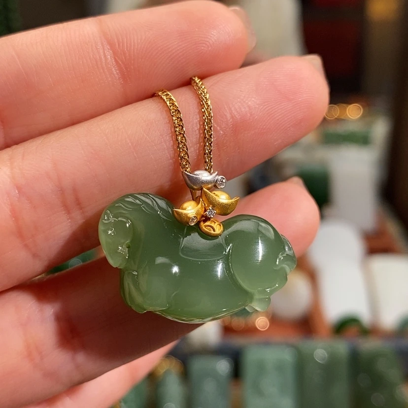 【闪购商品】颈饰18K金镶嵌和田玉