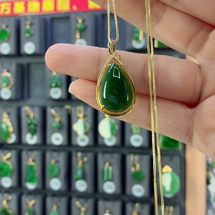 和田玉18K金镶嵌吊坠(赠链)