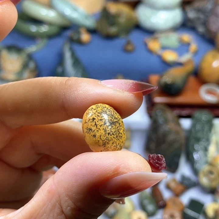 岫岩河磨玉（透闪石质玉）未镶嵌挂件随形珠