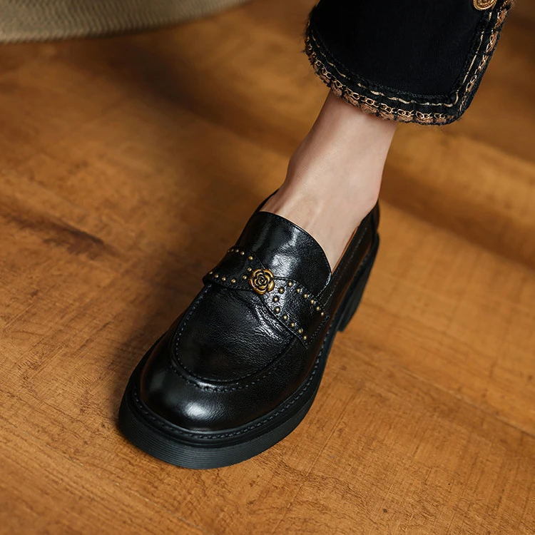 2025年粗跟铆钉装饰乐福鞋英伦风小个子真皮单鞋（豆豆鞋）