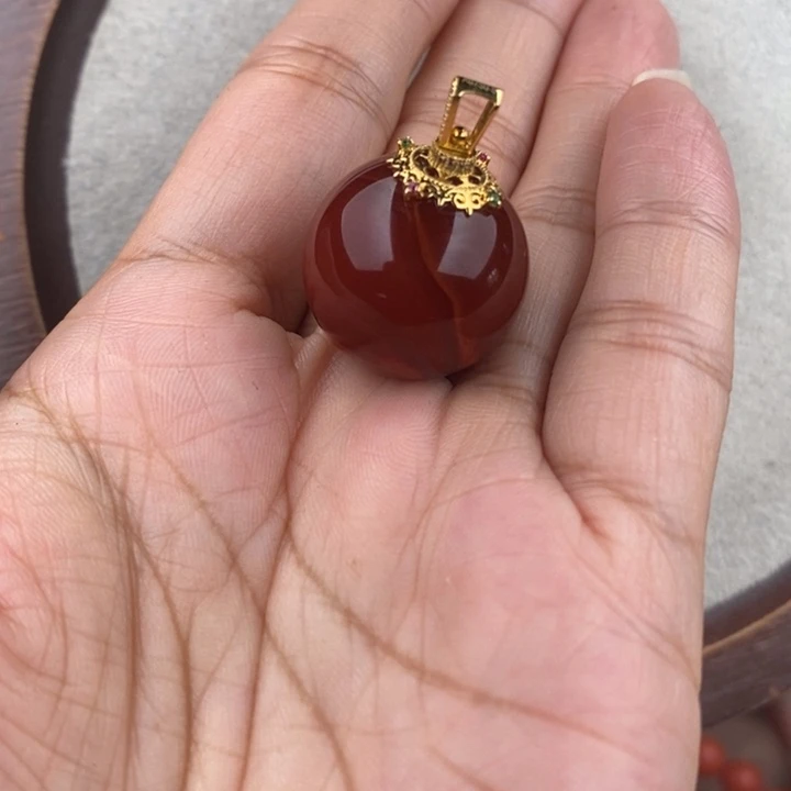 南红玛瑙18K金镶嵌吊坠