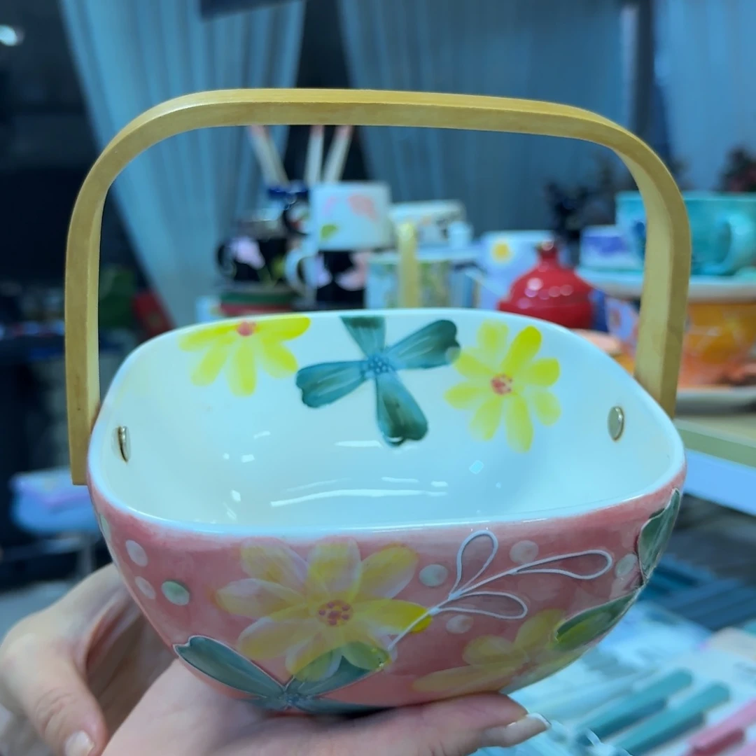 陶瓷群芳争艳提篮一只