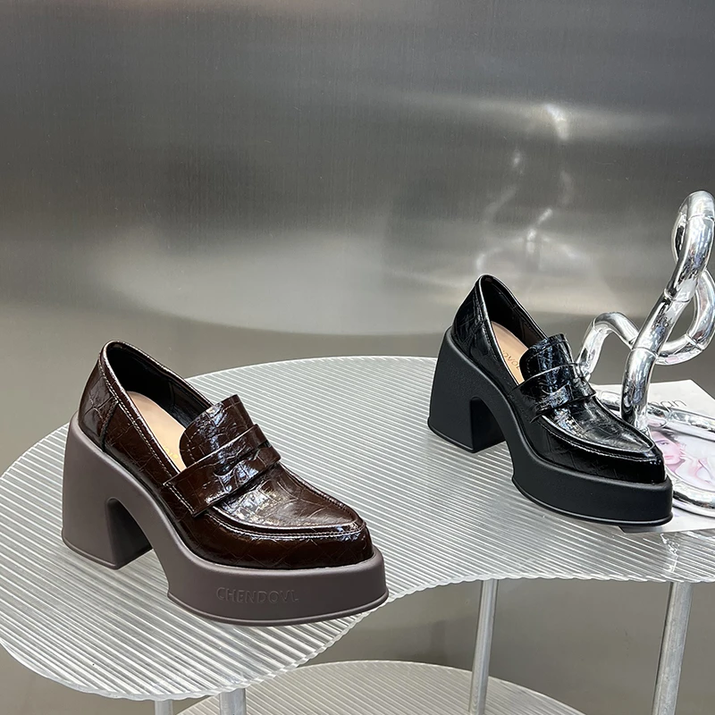 2026年新款粗跟厚底尖头乐福英伦风单鞋显瘦时尚高跟鞋DG7317-1