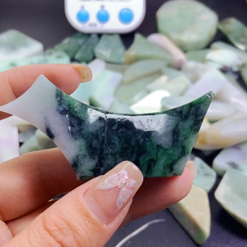 【闪购商品】翡翠颈饰未镶嵌捍*