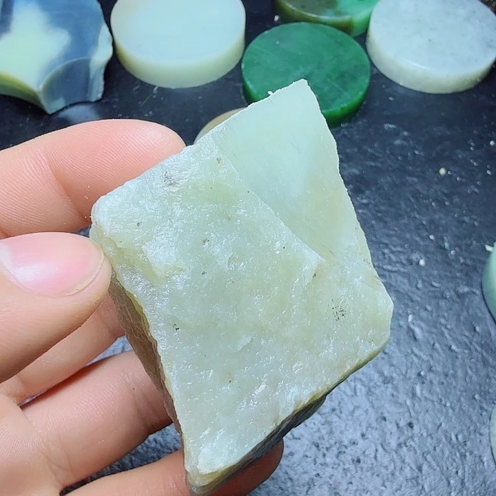 和田玉（糖玉）未镶嵌珠宝奇石