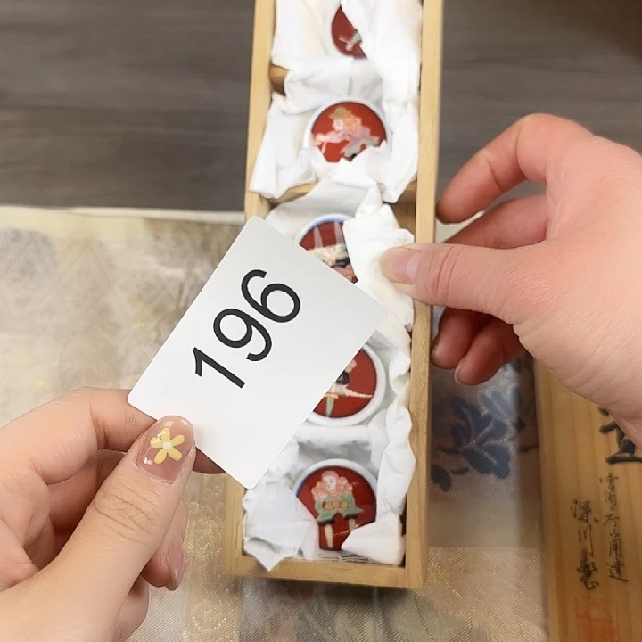 捕*人倩倩海外陶瓷工艺品