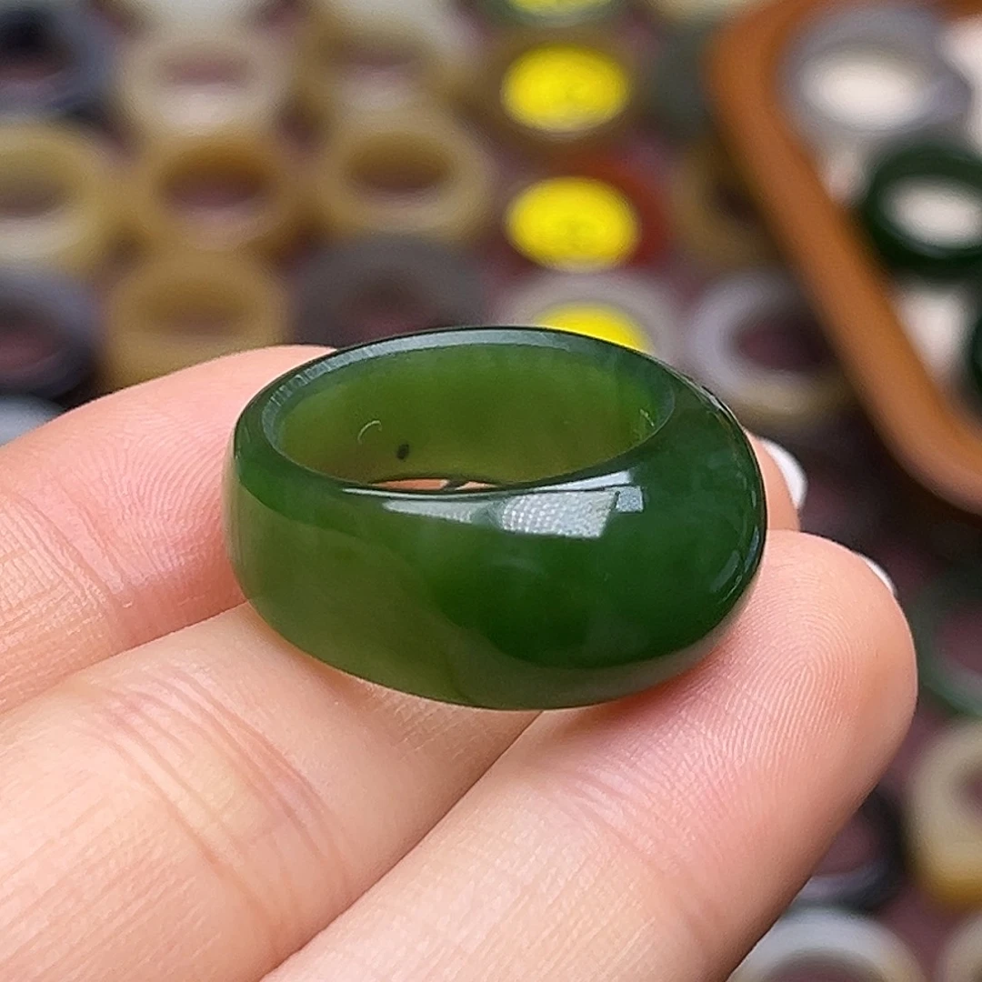 用***8和田玉未镶嵌戒指