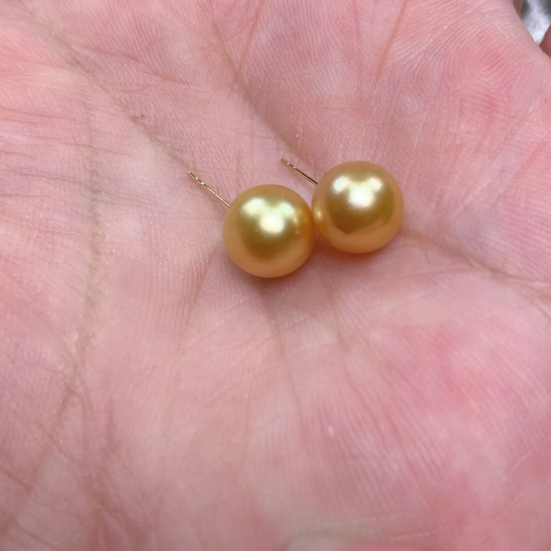 18K金镶嵌海水珍珠耳饰