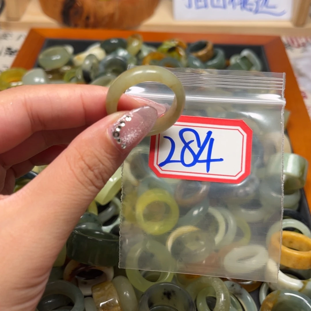 (***笑蛇纹石玉未镶嵌珠宝奇石