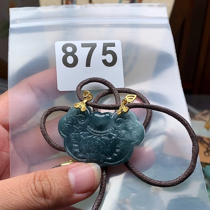 翡翠颈饰未镶嵌南****?翡翠