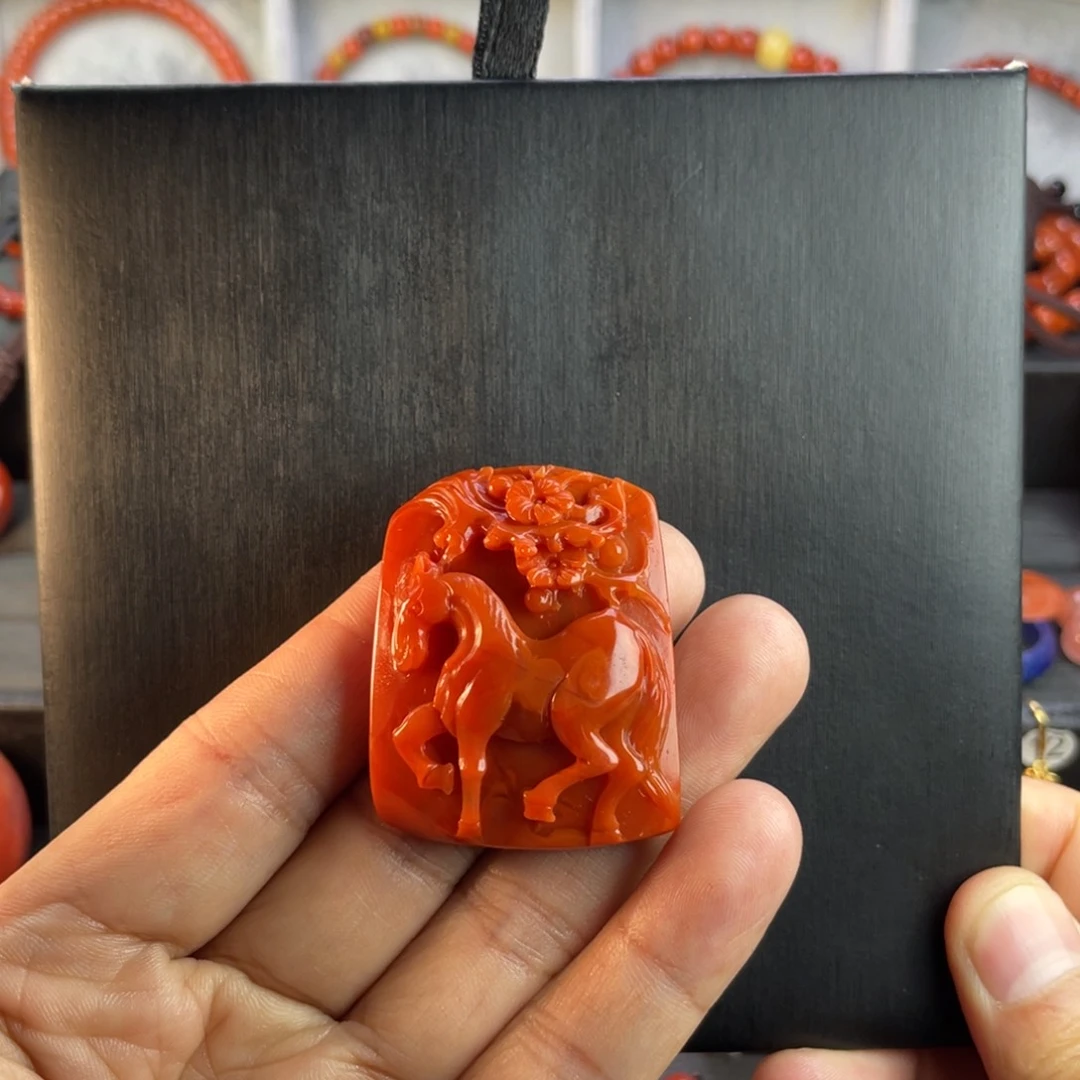 南红玛瑙未镶嵌珠宝奇石马牌吊坠