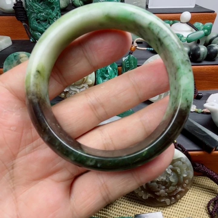 独山玉未镶嵌手镯