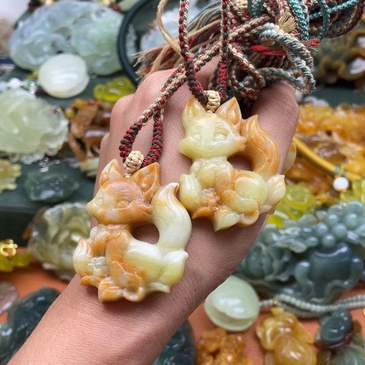 海***话蛇纹石玉未镶嵌颈饰