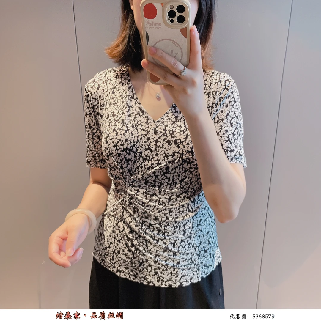42针真丝针织短袖T恤夏季V领黑白花印花褶皱收腰100%桑蚕丝上衣