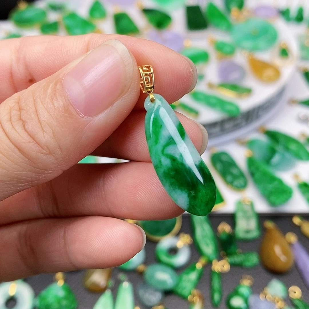 翡翠吊坠(不含链)18K金镶嵌