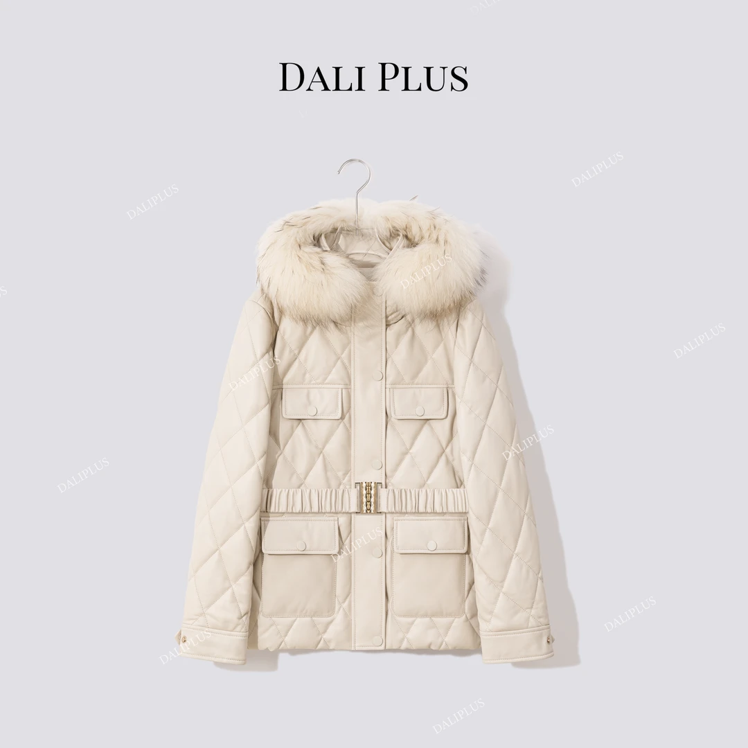 DALI PLUS“100绵羊皮貉子毛90鹅绒服”菱格羽绒服-D5SZ8170