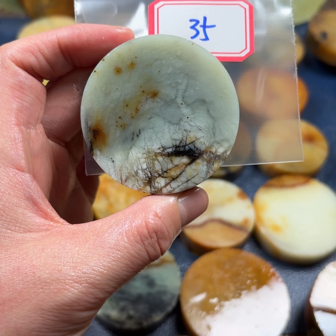 雾***岸蛇纹石玉未镶嵌珠宝半成品