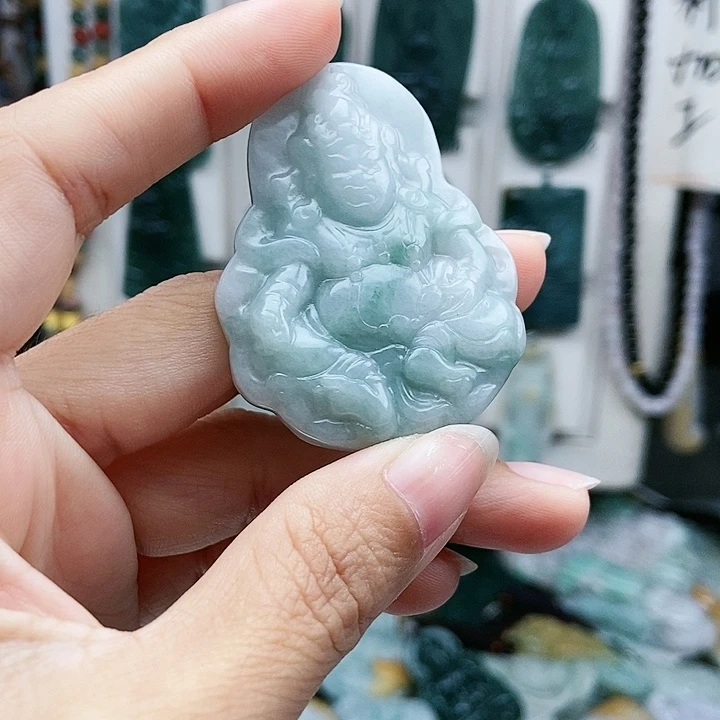 颈饰足铂镶嵌翡翠翡翠
