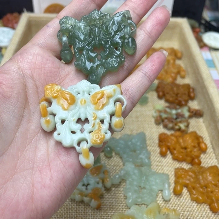 我***y合金蛇纹石玉颈饰