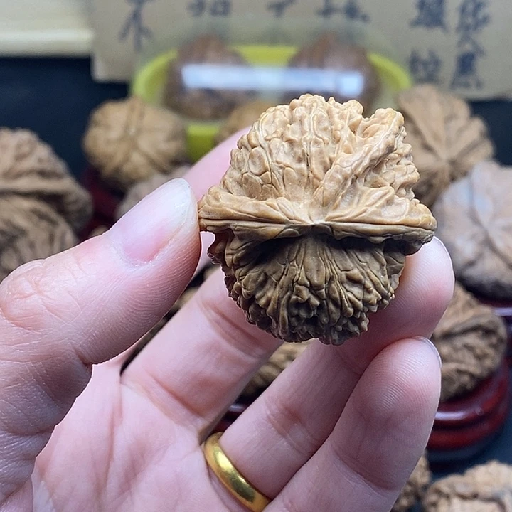 o***哥文玩核桃吊坠瑕疵单只不退不换