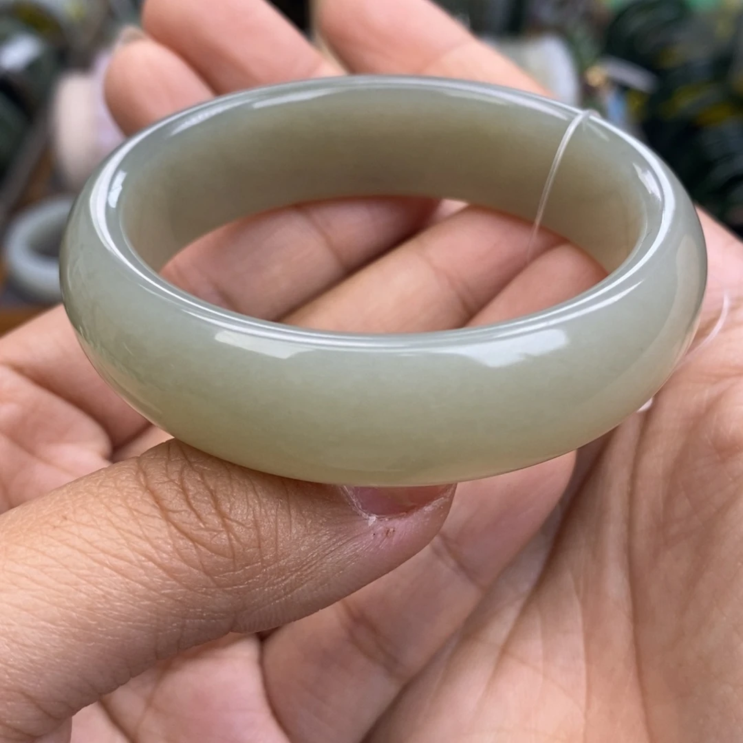 未镶嵌手镯和田玉清货