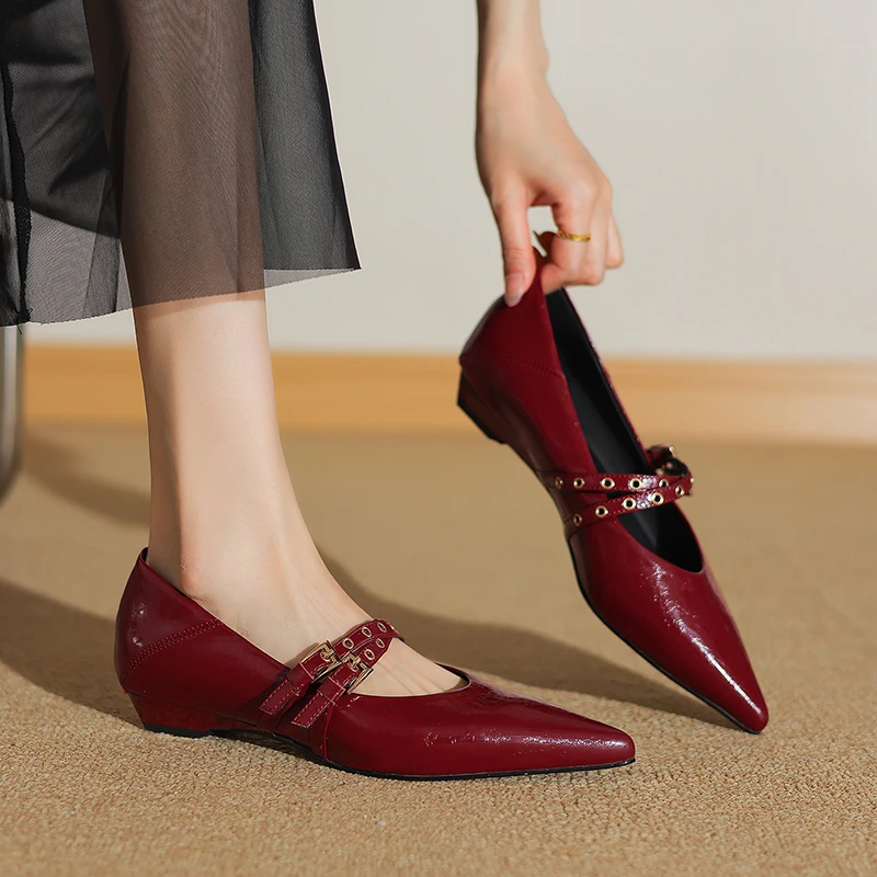 法式复古低跟小皮鞋女软皮真皮尖头浅口单鞋通勤一字带玛丽珍鞋