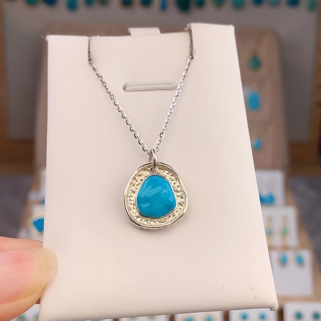 绿松石未镶嵌颈饰