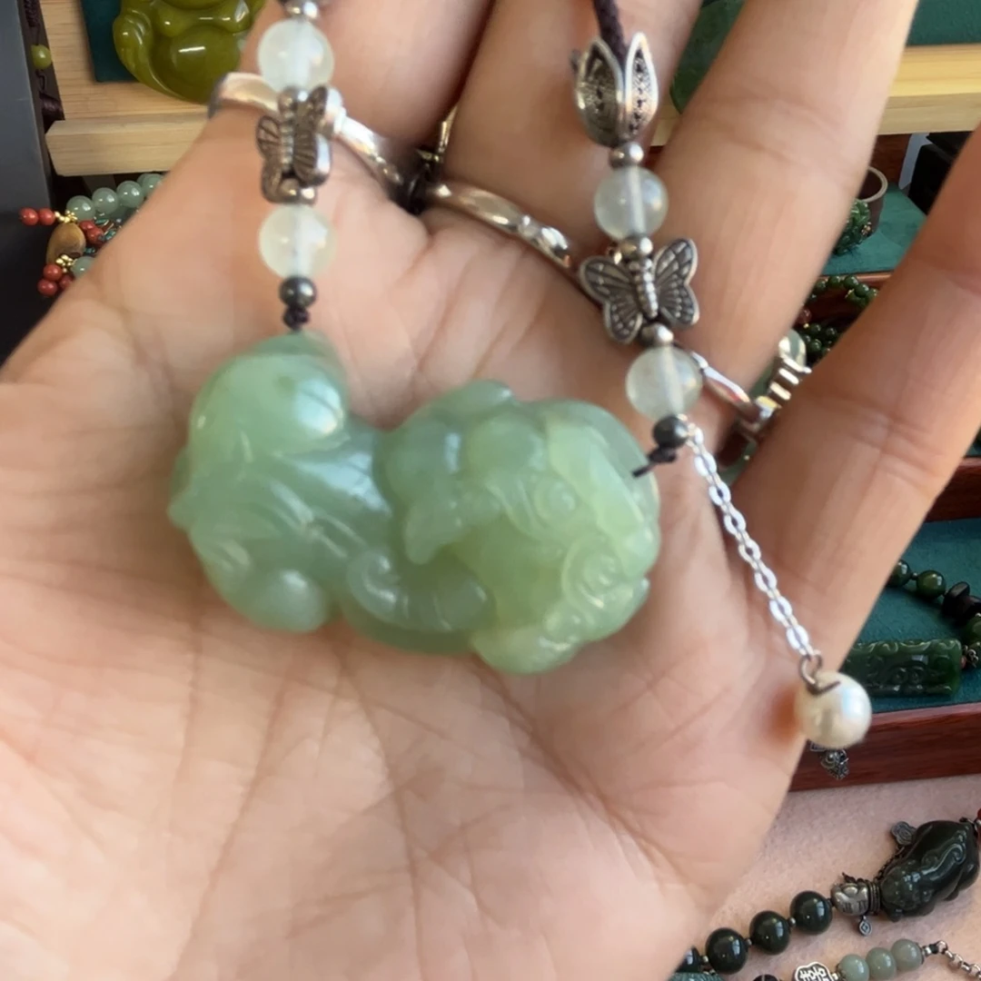 蛇纹石玉未镶嵌颈饰