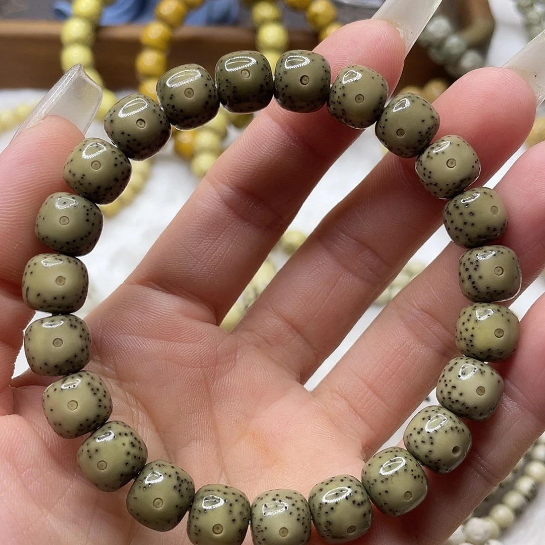 星月菩提吊坠石玉料满绿大眼睛卡10