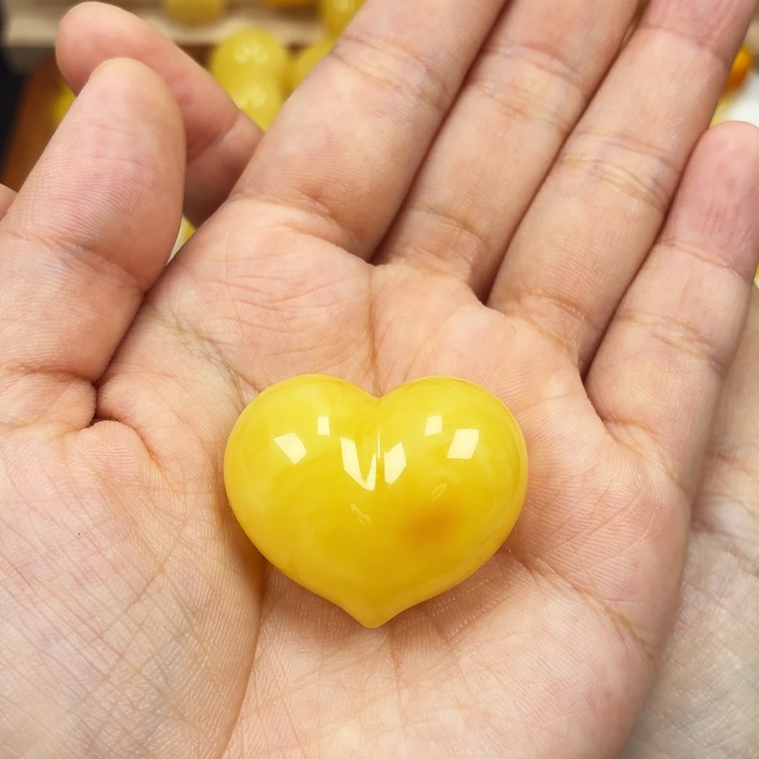 ***ㅤ未镶嵌颈饰蜜蜡焦皮浓蜡爱心