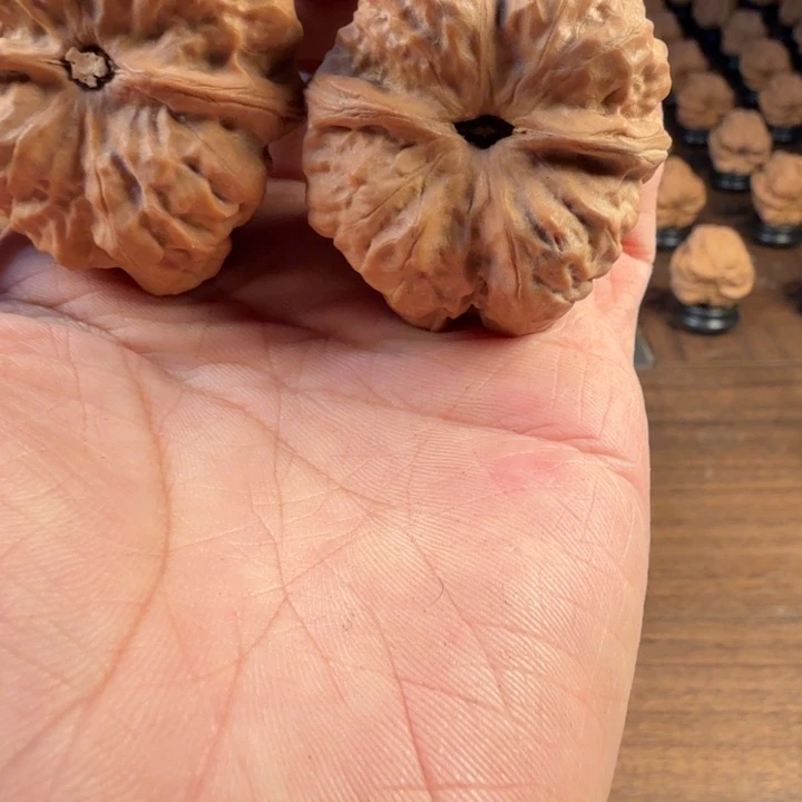 赫***旅吊坠文玩核桃蛤蟆的眼睛是真的好看