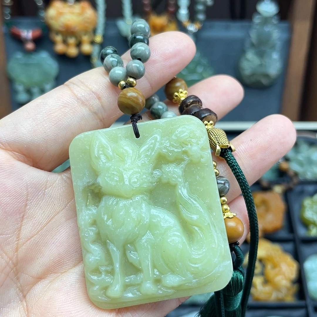 蛇纹石玉未镶嵌颈饰