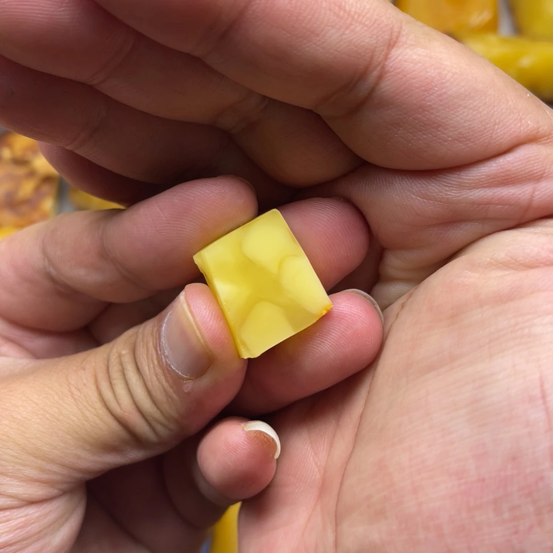 定制蜜蜡未镶嵌对****炮原石