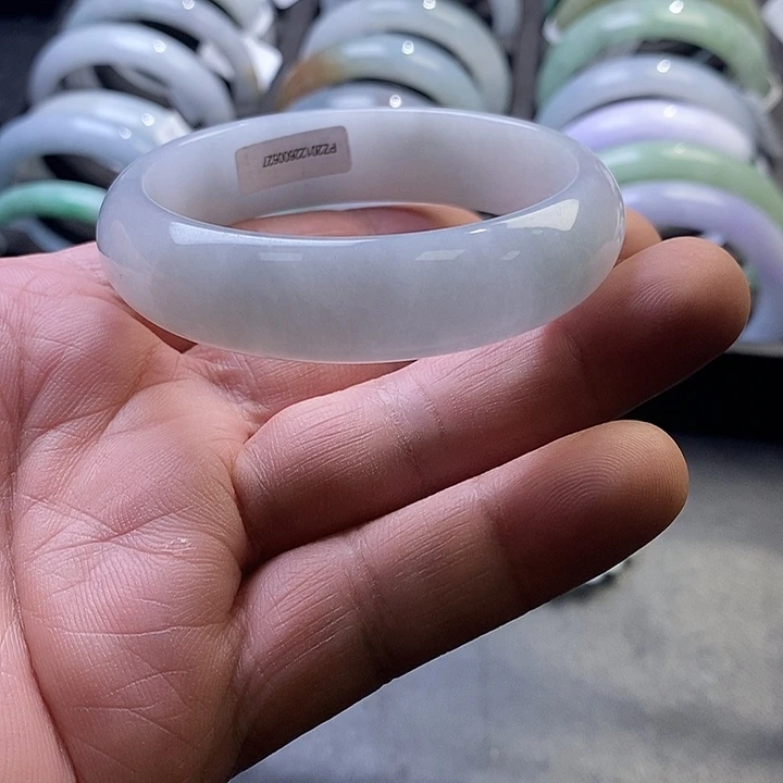 翡翠未镶嵌手镯15、正