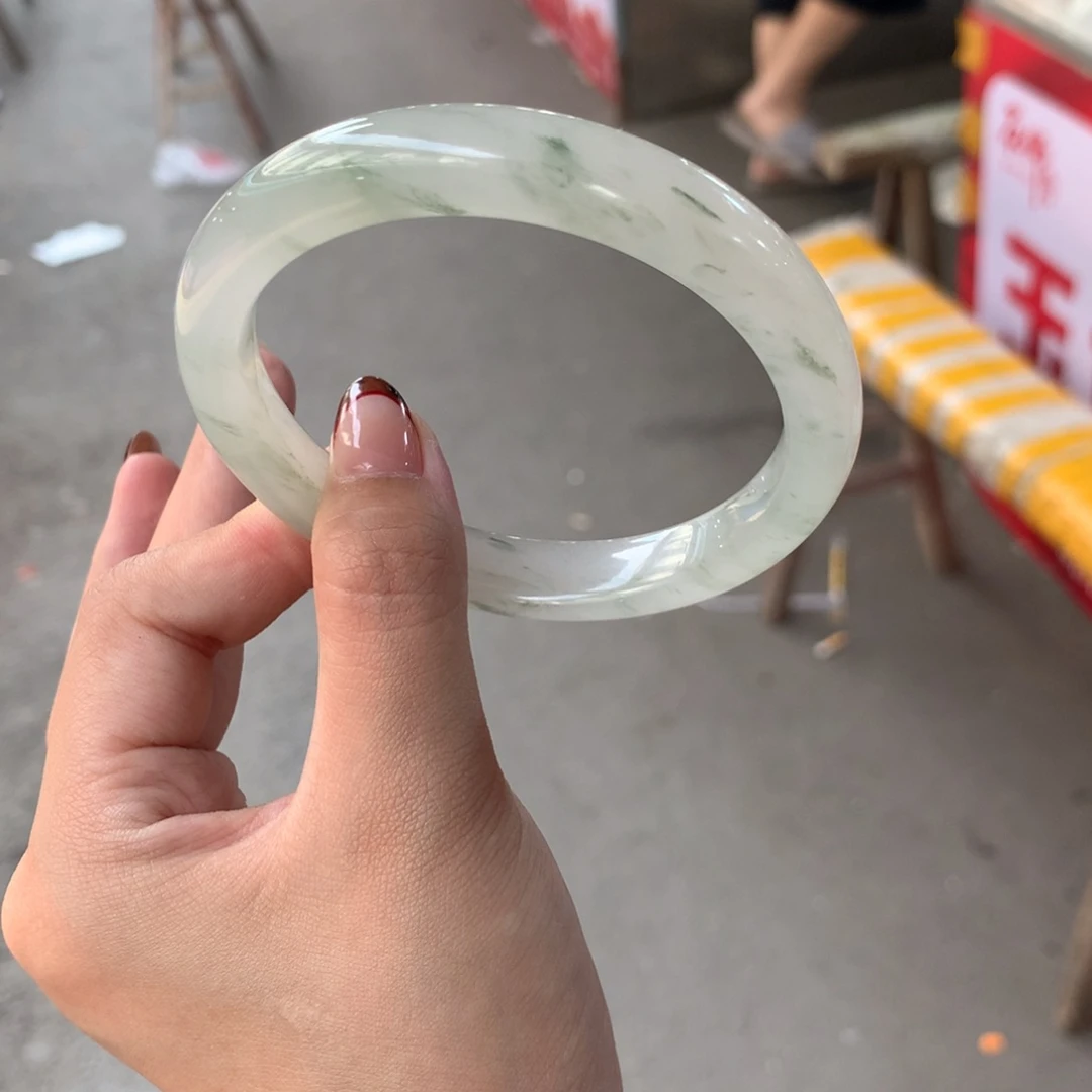 石英质玉手镯未镶嵌睡***?