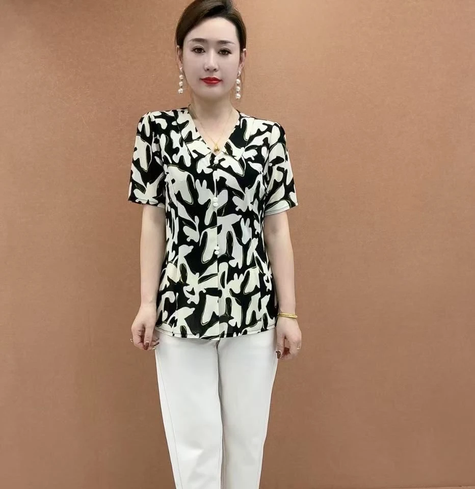 2025夏款减龄妈妈装休闲宽松显瘦遮肚气质花朵上衣中袖时尚洋气素