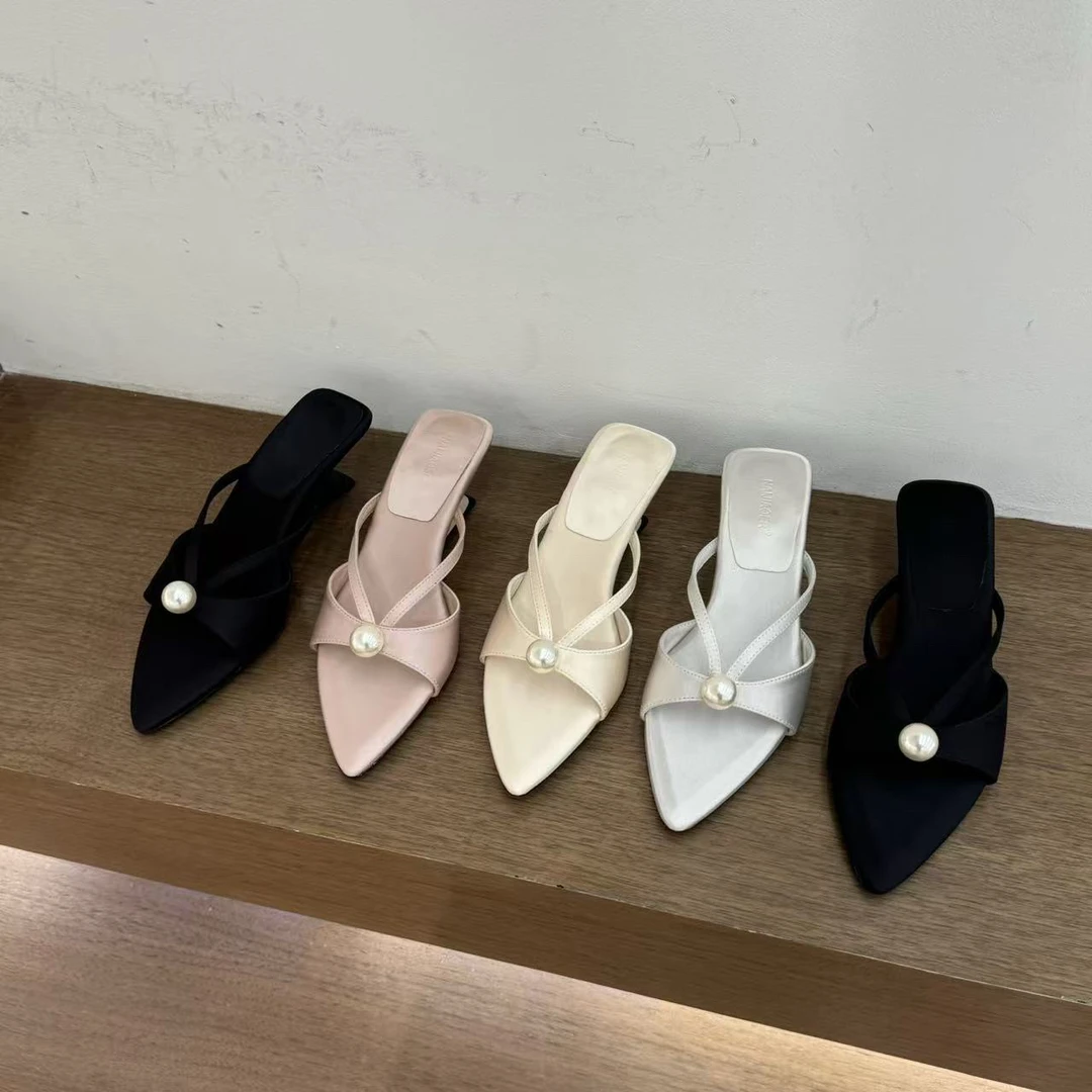 梦梦家 8073-1 气质拉满～尖头露趾珍珠坡跟一字拖异形凉拖鞋