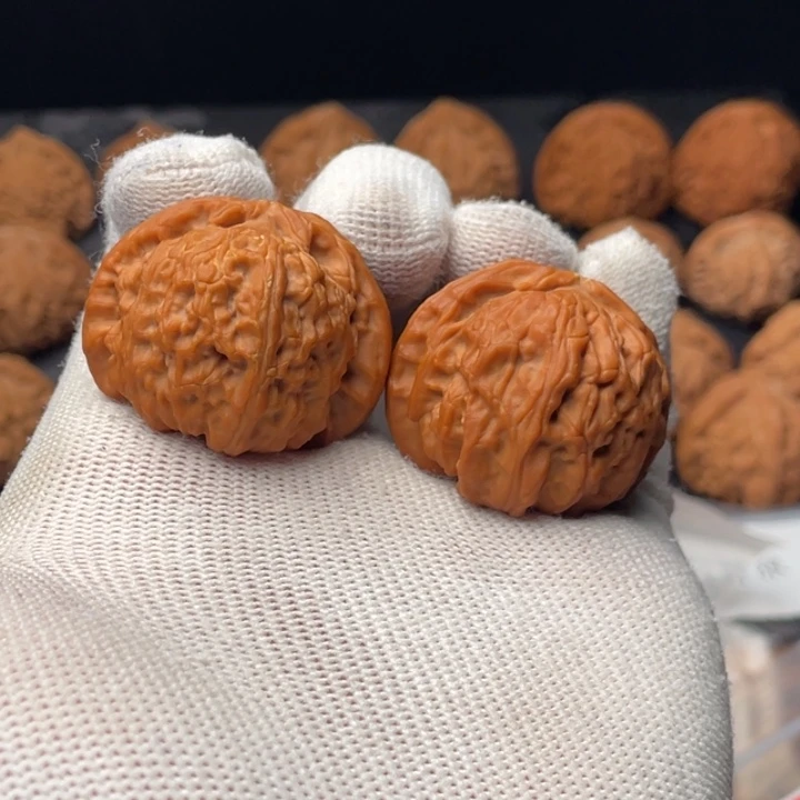 L***c吊坠文玩核桃37白狮子