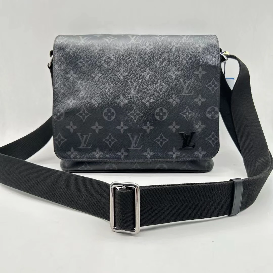 95新 LouisVuitton/路易威登 LV黑老花翻盖邮差斜挎包