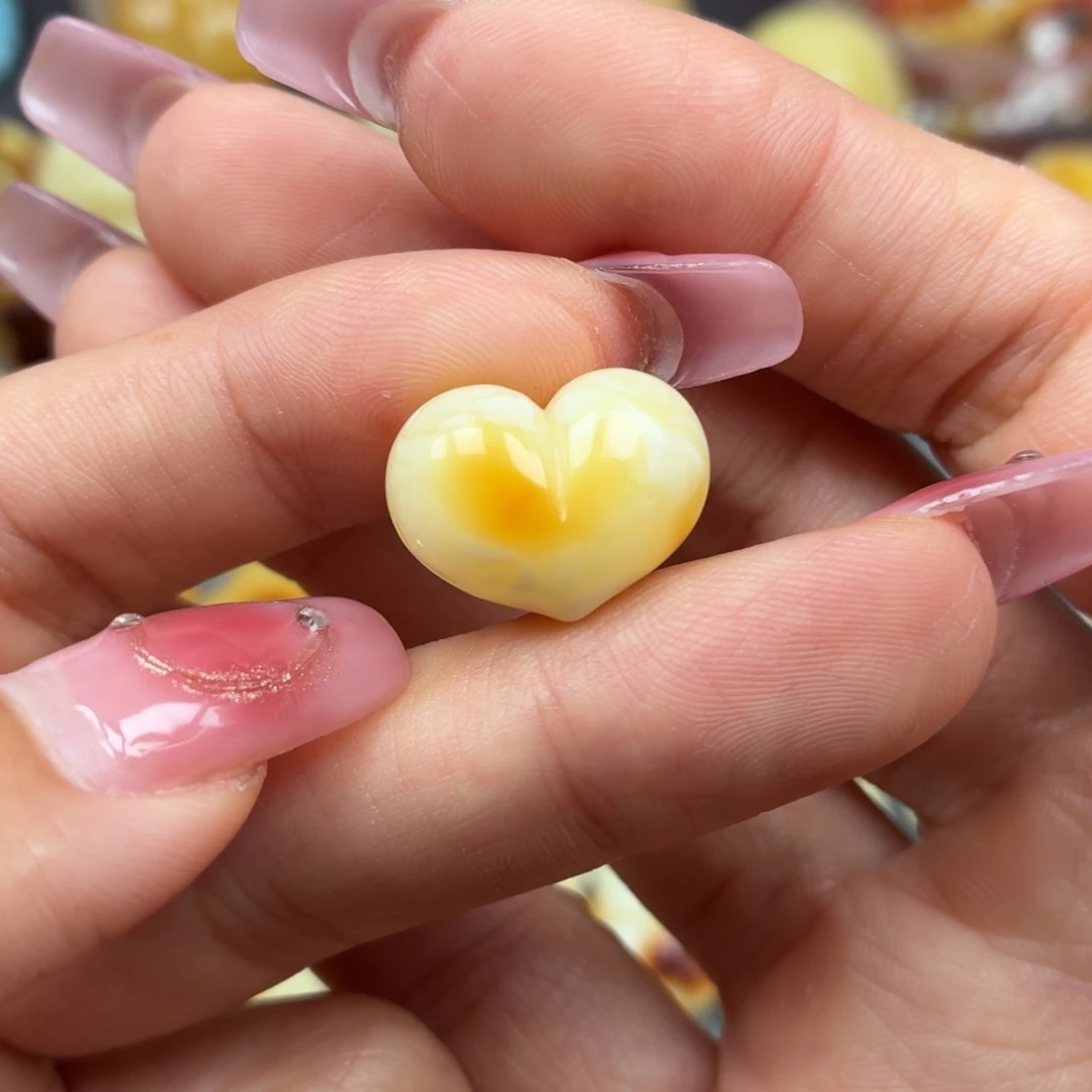 大***胖未镶嵌琥珀裸石蜜蜡