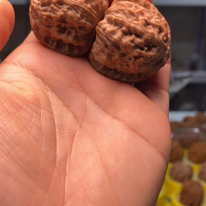 吊坠文玩核桃文玩核桃三角白37～