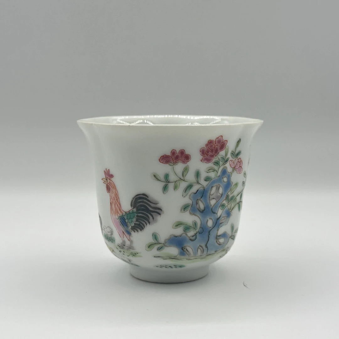 粉彩冠上加冠花口主人杯