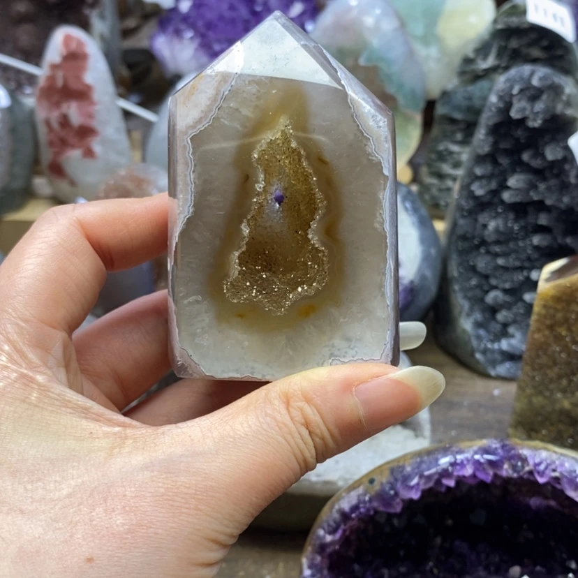 【闪购商品】未镶嵌大型摆件（非配饰）紫晶我****吗