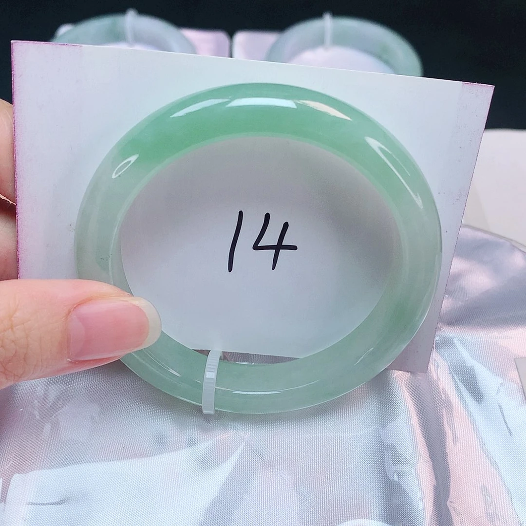 翡翠未镶嵌手镯正56.6