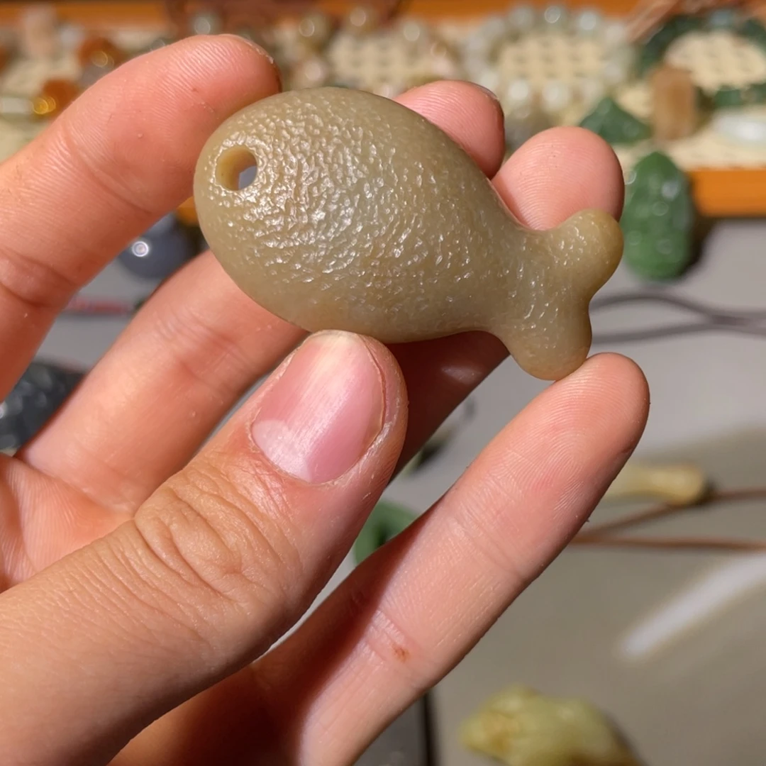 能***猪和田玉未镶嵌颈饰