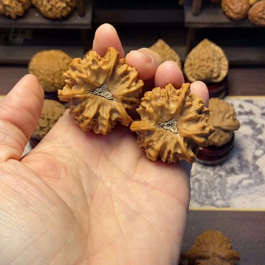 文玩核桃把件凹底三棱尺寸40全品