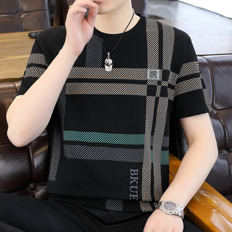 夏天中青年短袖霸气冰丝T恤男士格子夏季流行大码上衣宽松休闲装