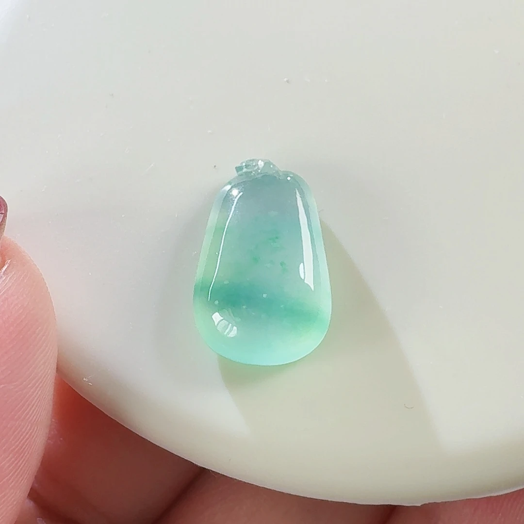 翡翠未镶嵌颈饰裸石