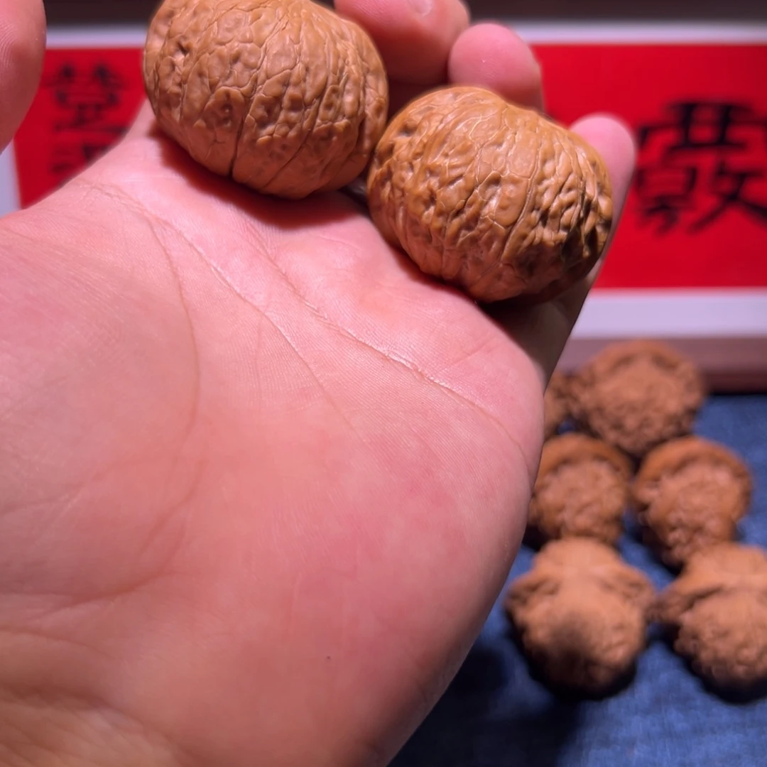 文玩核桃把件41铁锤，微微动了一点，看不出来几乎，完全可以全品