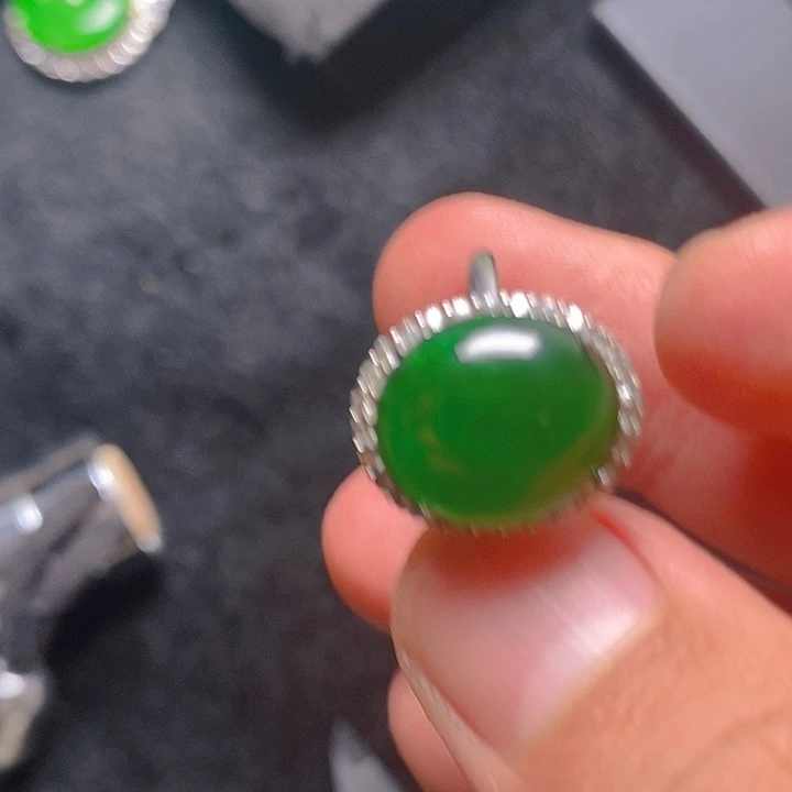 翡翠未镶嵌戒指戒指